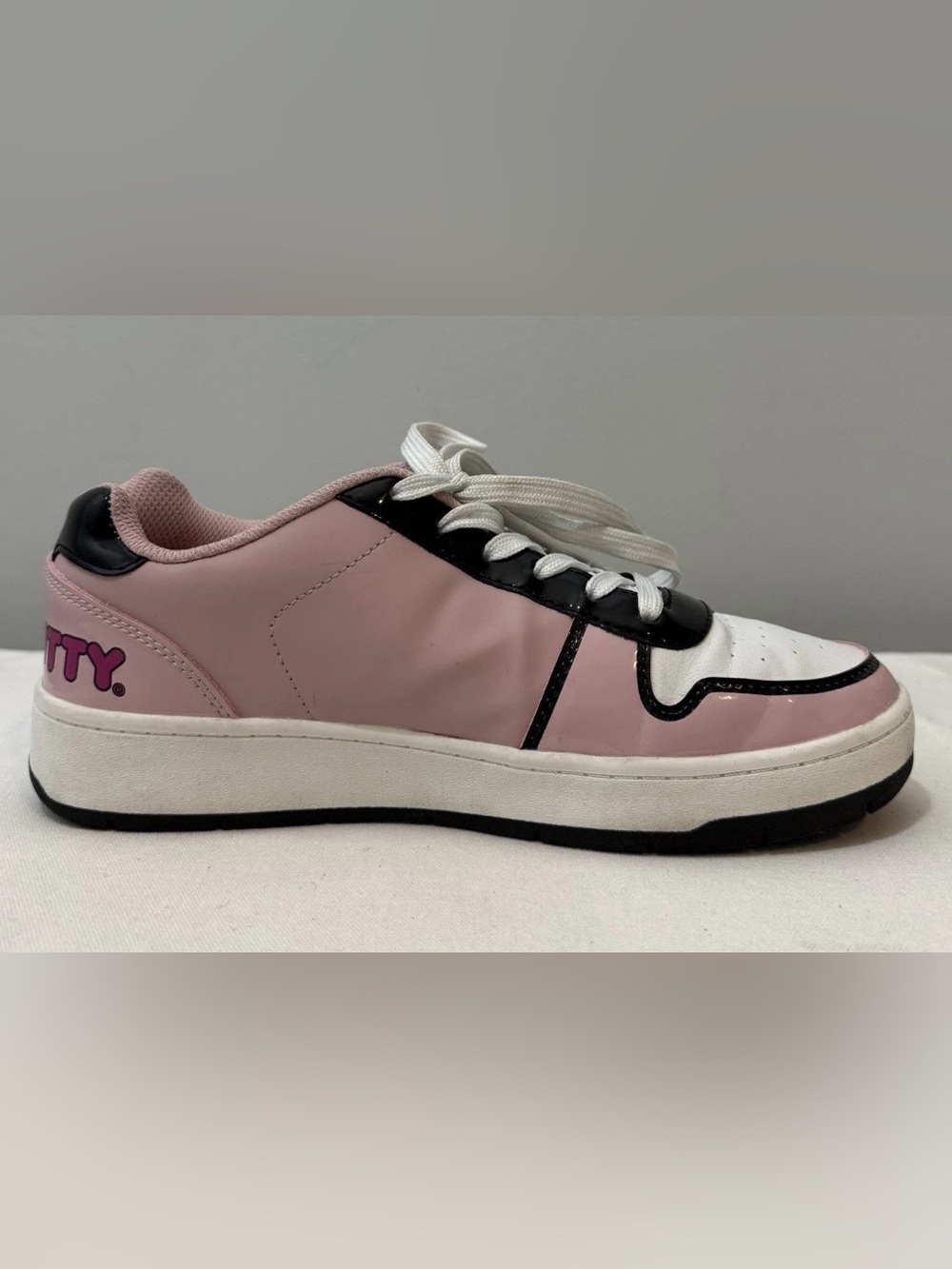 Hello Kitty Pink Women’s Size 9 Sneakers Athletic Shoes - Picture 5 of 16
